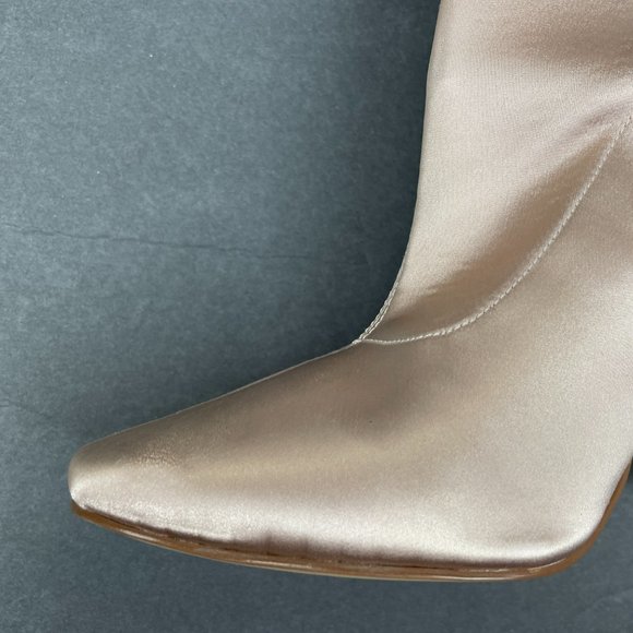 NWB KENDALL + KYLIE Women's Hailey Ankle Boots - Picture 11 of 13